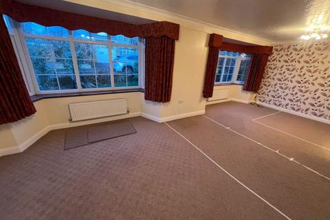 3 bedroom bungalow to rent, York Drive , Upper Batley, West Yorkshire