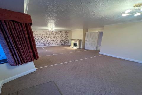 3 bedroom bungalow to rent, York Drive , Upper Batley, West Yorkshire