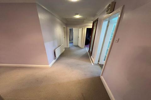 3 bedroom bungalow to rent, York Drive , Upper Batley, West Yorkshire