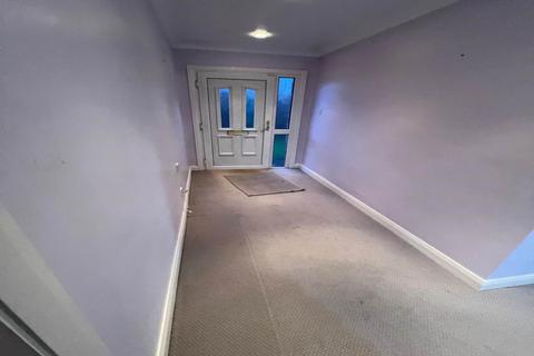 3 bedroom bungalow to rent, York Drive , Upper Batley, West Yorkshire