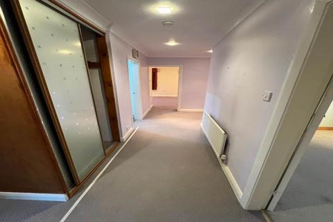 3 bedroom bungalow to rent, York Drive , Upper Batley, West Yorkshire