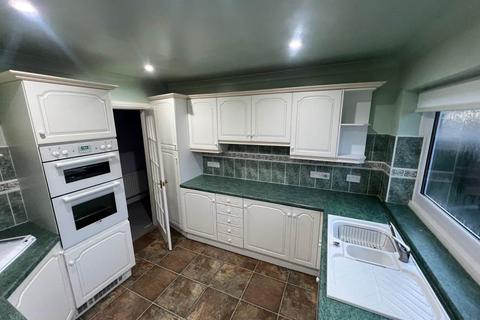 3 bedroom bungalow to rent, York Drive , Upper Batley, West Yorkshire