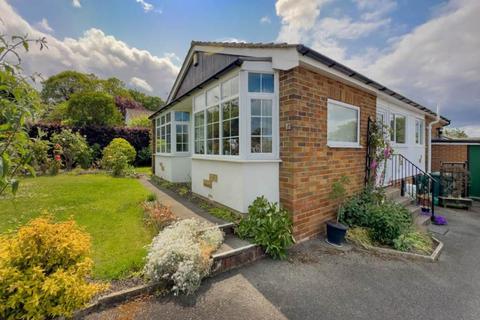 3 bedroom bungalow to rent, York Drive , Upper Batley, West Yorkshire