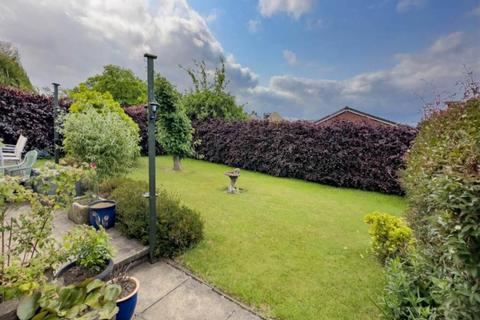 3 bedroom bungalow to rent, York Drive , Upper Batley, West Yorkshire