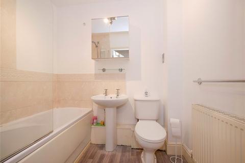 2 bedroom flat to rent, Airedale Place, Shipley BD17