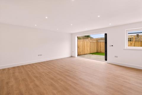 4 bedroom semi-detached house for sale, Pavilion Road, Worthing, BN14