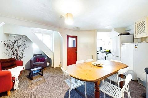 5 bedroom terraced house to rent, Queens Park Road, East Sussex BN2