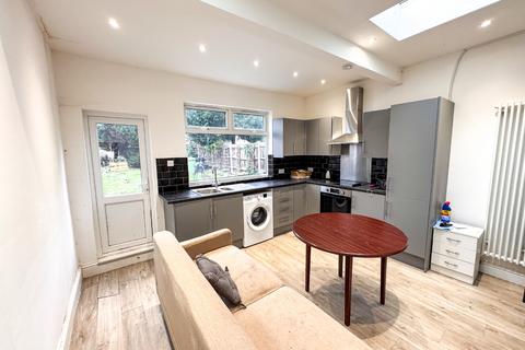 undefined, Plumstead Common Road, Plumstead, London, SE18 3RE
