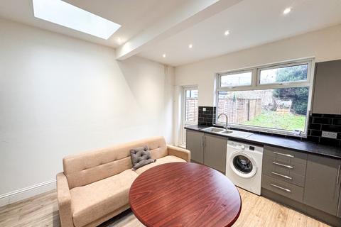undefined, Plumstead Common Road, Plumstead, London, SE18 3RE