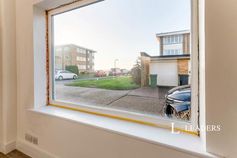 3 bedroom terraced house to rent, Dolphin Way, Rustington, Littlehampton, BN16