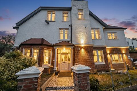 3 bedroom flat to rent, Wilbury Villas, Hove, BN3