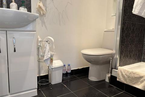 2 bedroom property to rent, Hendon Lane, London