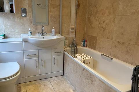 2 bedroom property to rent, Hendon Lane, London