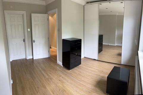 2 bedroom property to rent, Hendon Lane, London
