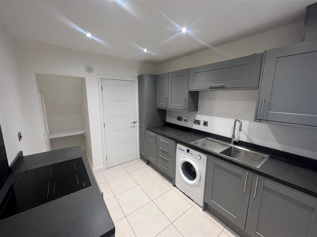 Kitchen 2.jpg