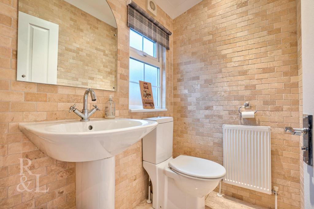 1 Moorlands Park (14).jpg