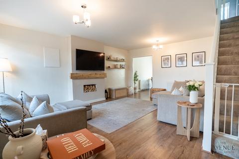 3 bedroom terraced house for sale, Larkswood Road, Corringham