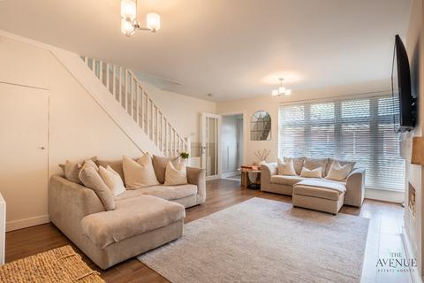 3 bedroom terraced house for sale, Larkswood Road, Corringham