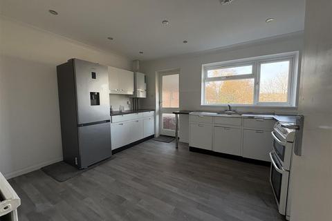 5 bedroom detached house to rent, Terry Orchard, High Wycombe HP13