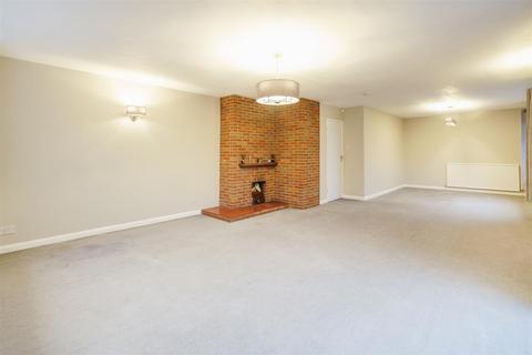 5 bedroom detached house to rent, Terry Orchard, High Wycombe HP13