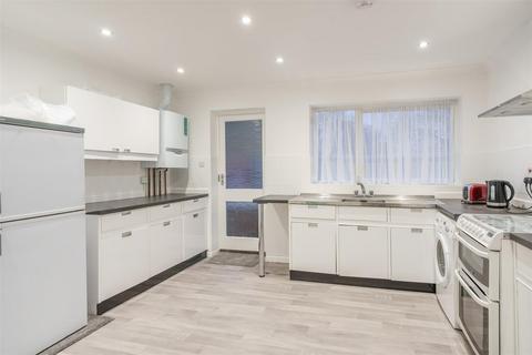 5 bedroom detached house to rent, Terry Orchard, High Wycombe HP13