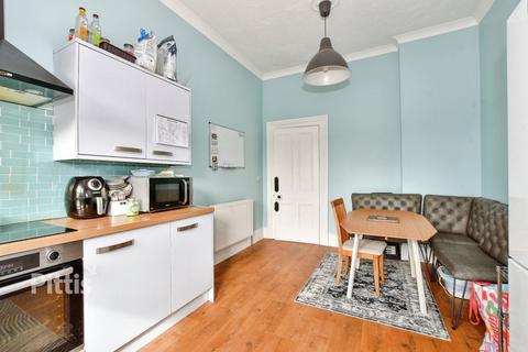 3 bedroom apartment to rent, St. Johns Road Wroxall PO38