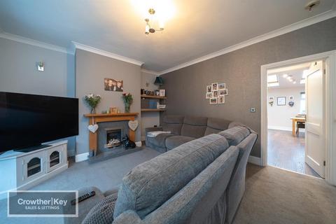 3 bedroom semi-detached house for sale, Sunnyfields, Buxton