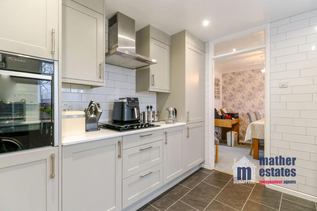 299 Wisden Road, Stevenage, SG1-14.jpg