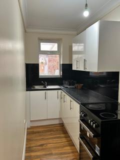 2 bedroom flat to rent, Farm Avenue, Wembley, HA0