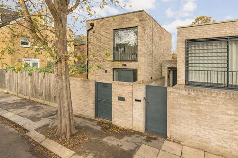 3 bedroom house to rent, Waldeck Road, London W13