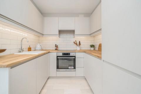 2 bedroom house to rent, Waldeck Road, London W13