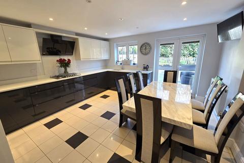 5 bedroom detached house for sale, Langley Gardens, Sandy SG19