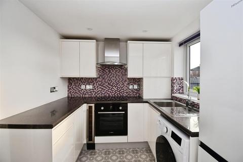 2 bedroom terraced house for sale, Ilford Road, Hull