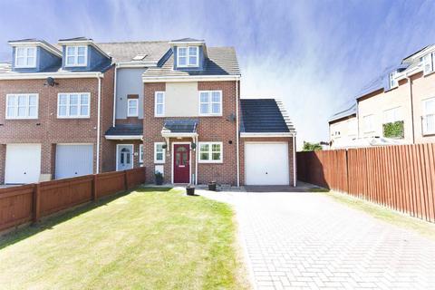3 bedroom end of terrace house to rent, Sidings Close, Hartlepool TS24