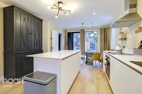 4 bedroom townhouse for sale, Central Place, Leeds