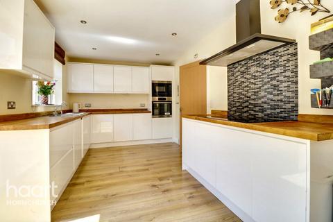 undefined, Hillview Avenue, HORNCHURCH