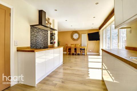 undefined, Hillview Avenue, HORNCHURCH