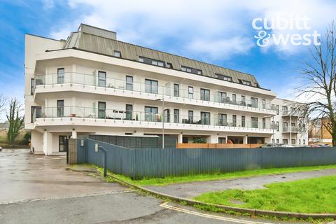3 bedroom apartment to rent, Russell Way Crawley RH10