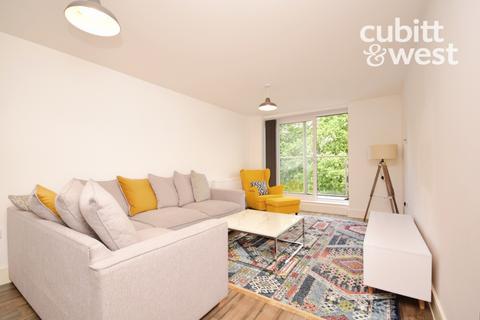 3 bedroom apartment to rent, Russell Way Crawley RH10