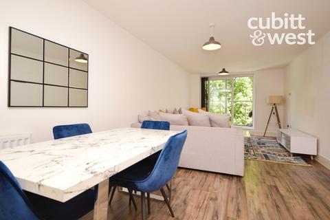 3 bedroom apartment to rent, Russell Way Crawley RH10