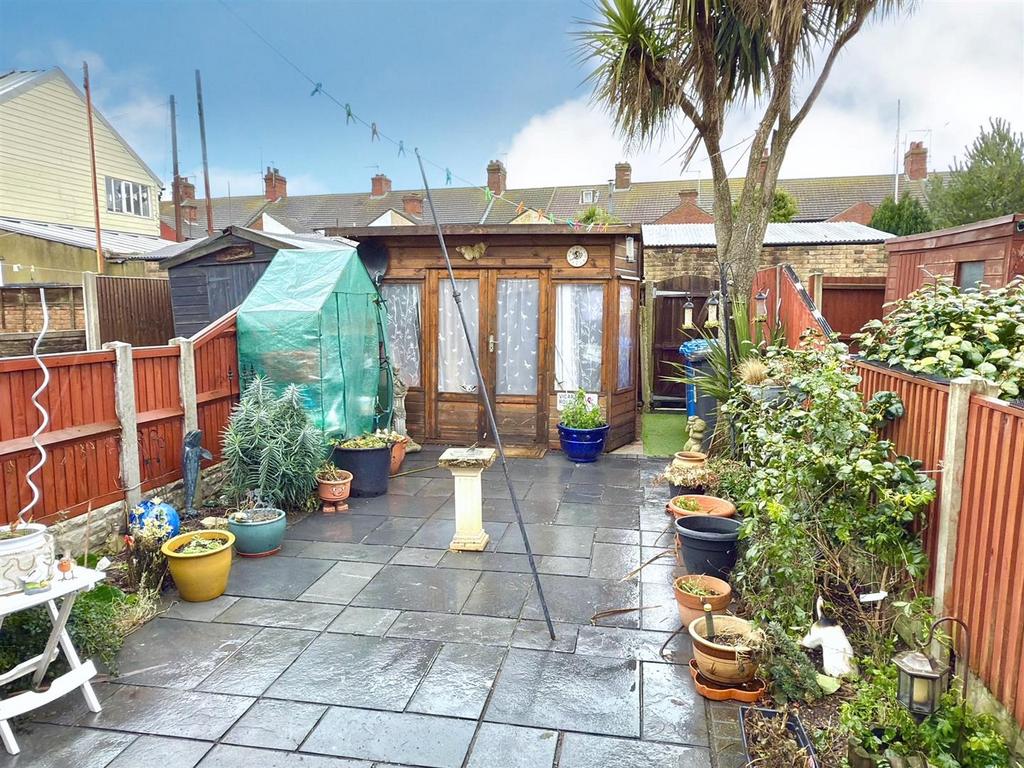 GARDEN SUMMERHOUSE.jpg