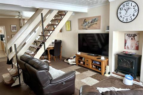3 bedroom terraced house for sale, Maidstone Road, Lowestoft, Suffolk, NR32