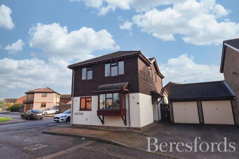 3 bedroom detached house for sale, Golding Thoroughfare, Chelmer Village, CM2