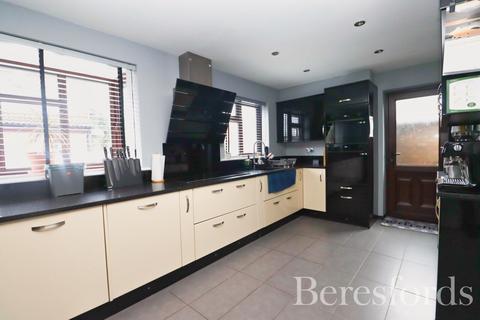 3 bedroom detached house for sale, Golding Thoroughfare, Chelmer Village, CM2