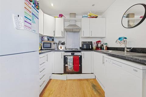 2 bedroom flat for sale, Wicketts End, Whitstable