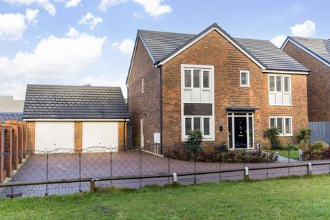 5 bedroom detached house for sale, Maynard Street, Crawley RH10