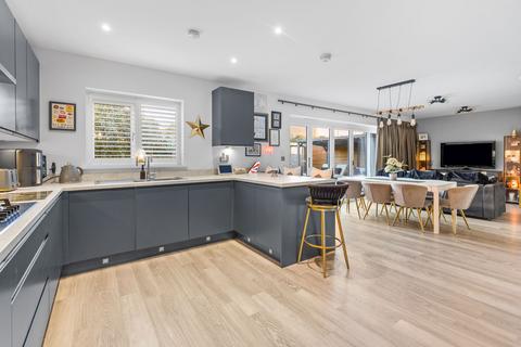 5 bedroom detached house for sale, Maynard Street, Crawley RH10