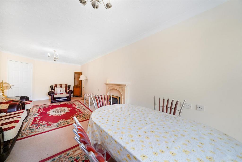 Flat 3, Bishops Court - Oli FCm Fs5 Wl WX3b DRk Lv.jpg