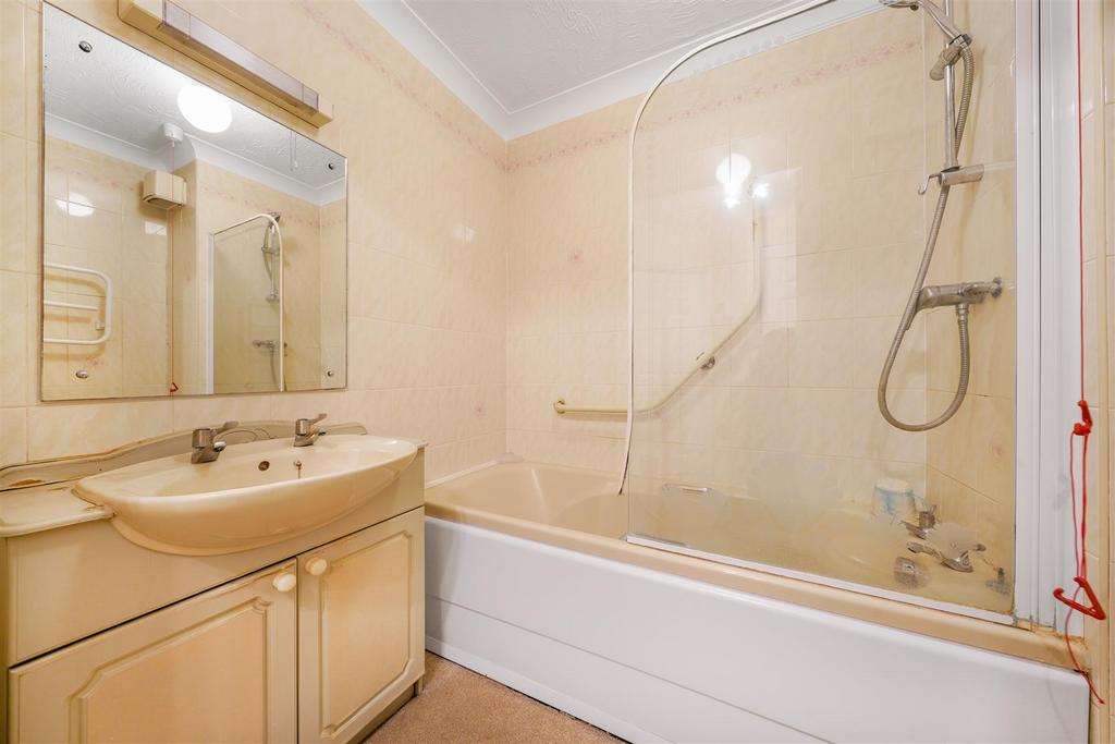 Flat 3, Bishops Court - A2n Iy Cncpr R8ab BJYp7f.jpg