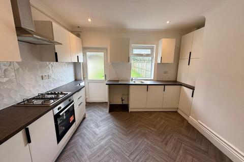 3 bedroom terraced house to rent, Croxteth Hall Lane, Liverpool L11